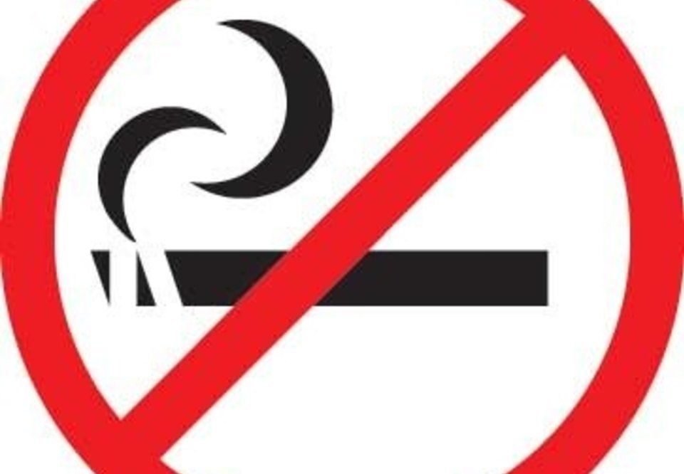 Main cigarro proibido
