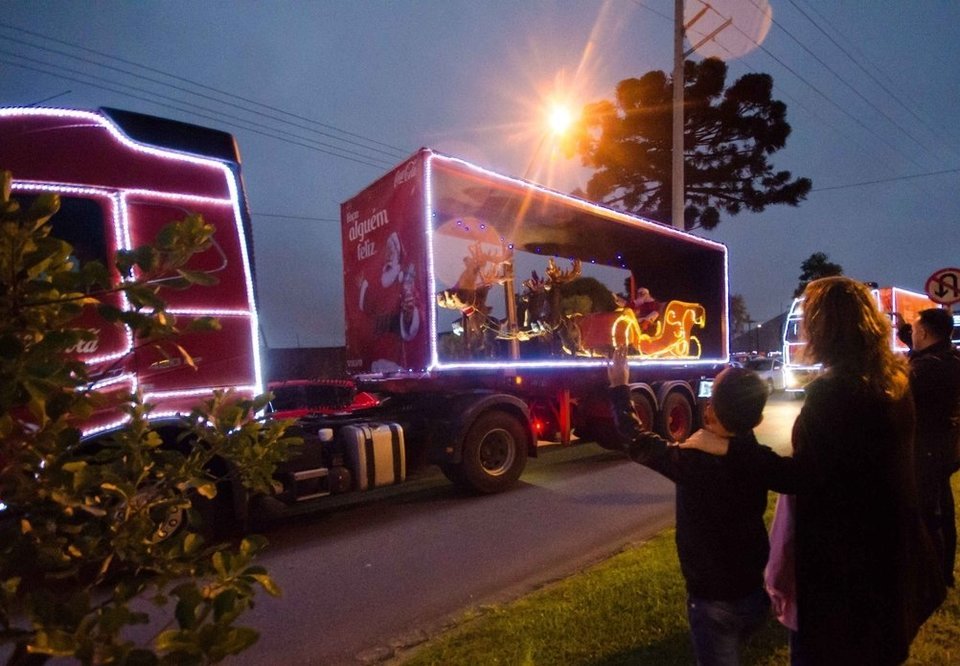 Main 125313 caravana iluminada de natal coca cola